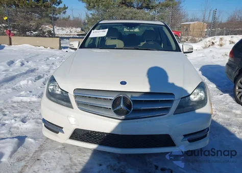 2013 Mercedes-Benz C 300 Sport 4Matic из США, поврежденный, VIN WDDGF8AB6DR281949